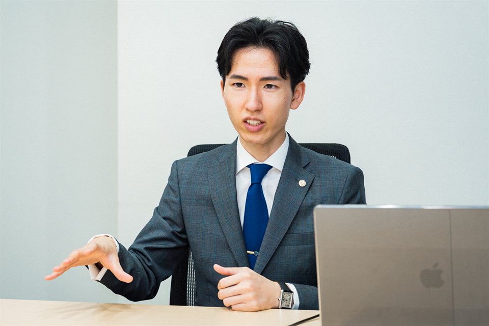 お客様に説明する代表